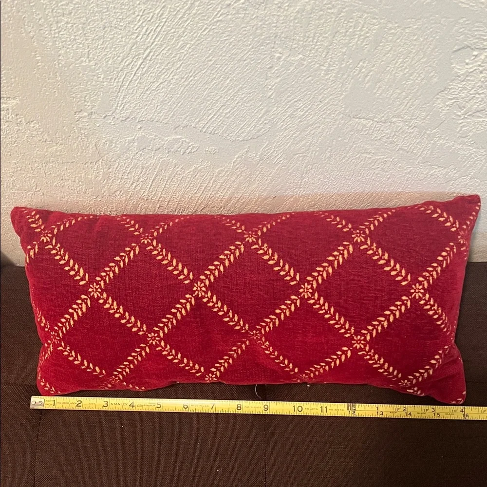 #1542** Vintage 2 Set Of Red Decorative Pillows with Gold Embroidery - Picture 3 of 8